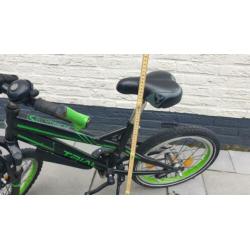 Kinderfiets stoer groen/zwart met schokbreker 6-8jaar