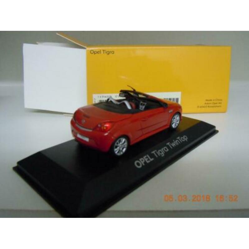 Opel Tigra Twintop. Model van het merk Minichamps