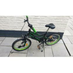 Kinderfiets stoer groen/zwart met schokbreker 6-8jaar