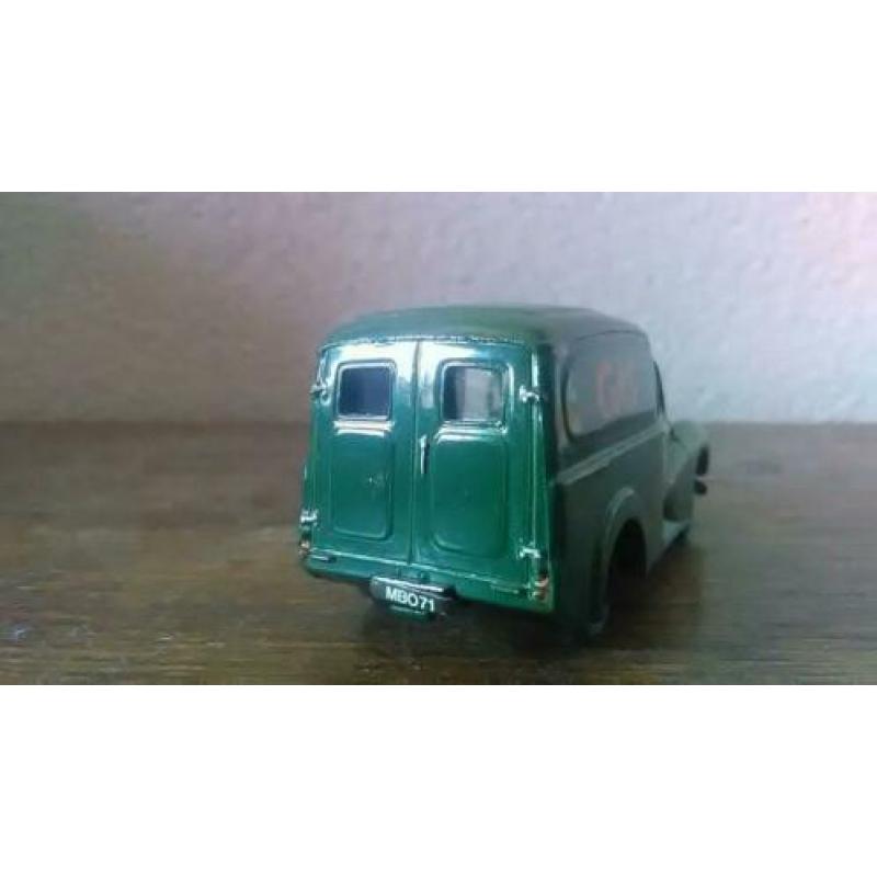 Morris minor Corgi Gas