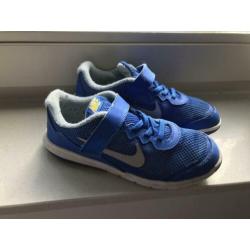 Nike maat 33,5