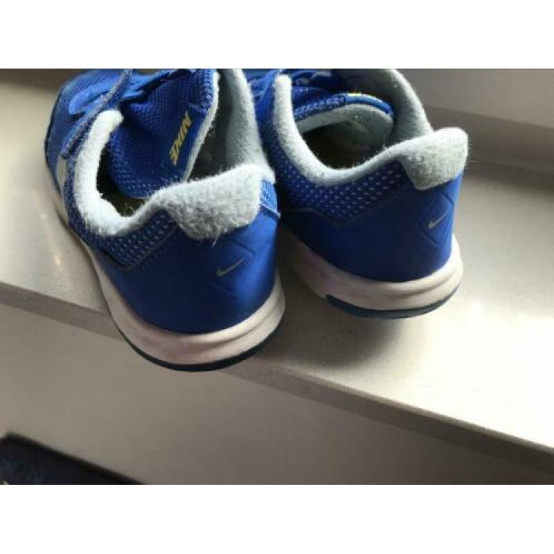 Nike maat 33,5