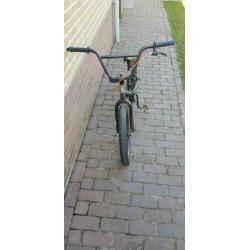 BMX 20 inch Merk KHE. Kleur zwart.