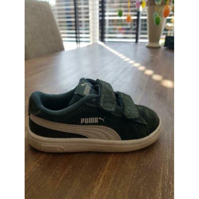 Puma sneakers donkergroen maat 22