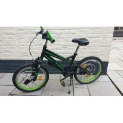 Kinderfiets stoer groen/zwart met schokbreker 6-8jaar