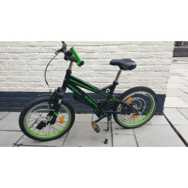 Kinderfiets stoer groen/zwart met schokbreker 6-8jaar