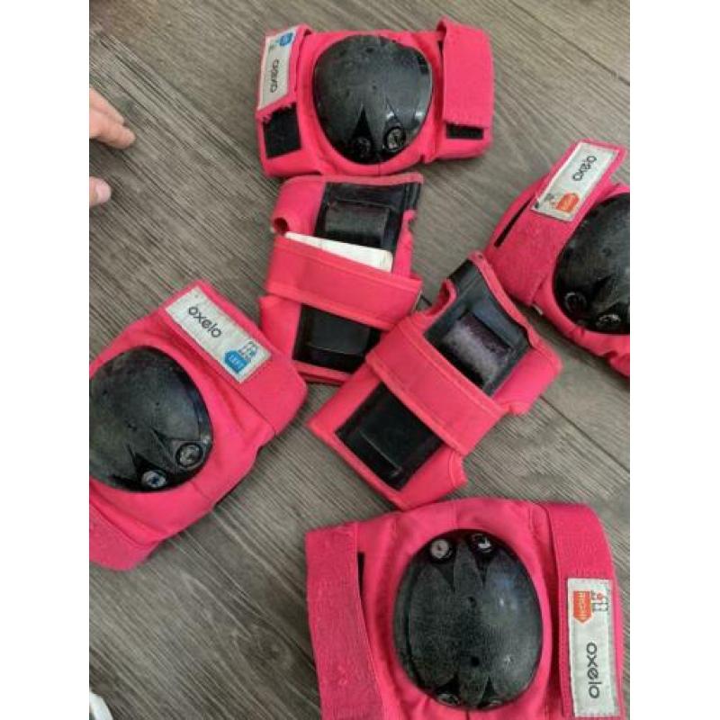 Skeelers maat 28- 30 met bescherming en helm
