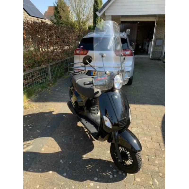 BTC RIVA Scooter Zwart