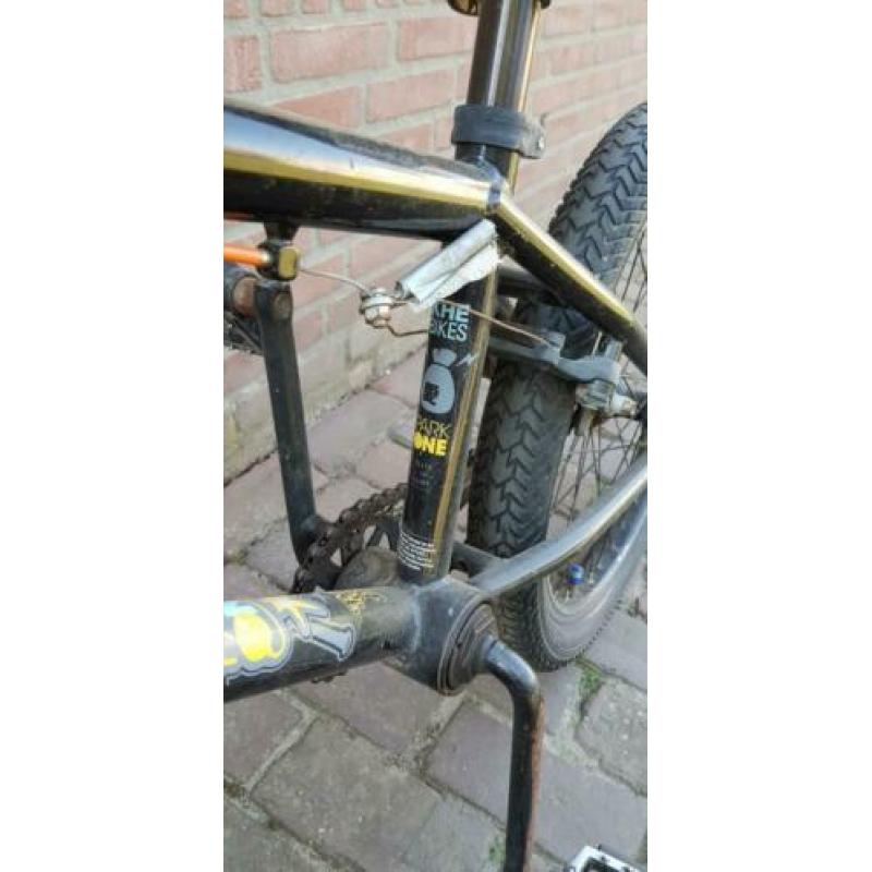 BMX 20 inch Merk KHE. Kleur zwart.