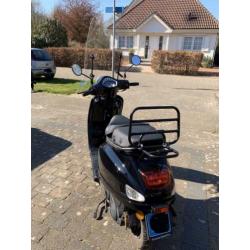 BTC RIVA Scooter Zwart
