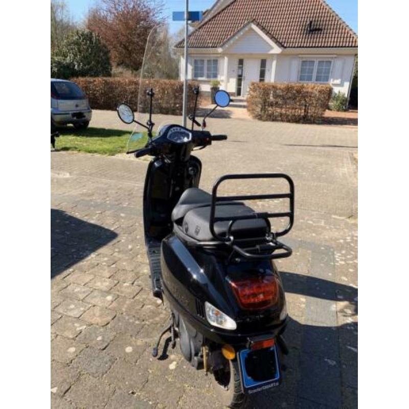 BTC RIVA Scooter Zwart
