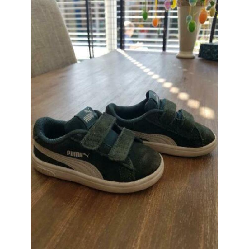 Puma sneakers donkergroen maat 22