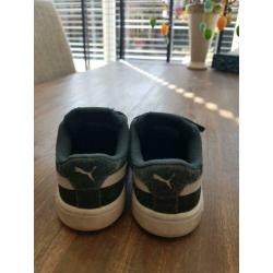 Puma sneakers donkergroen maat 22