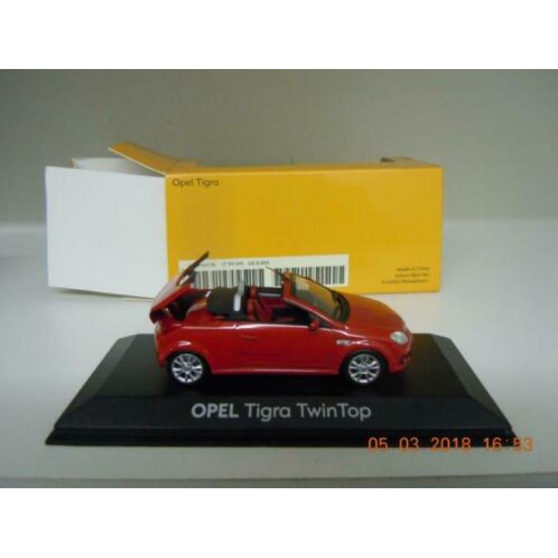 Opel Tigra Twintop. Model van het merk Minichamps