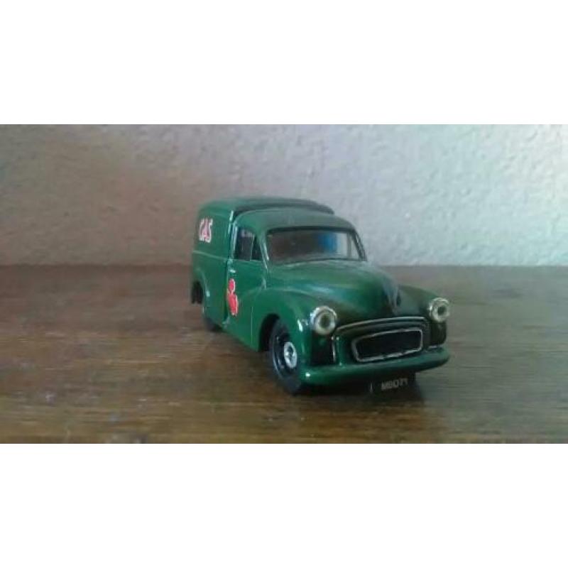 Morris minor Corgi Gas