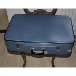 blauwe koffer uit de jaren 50/60 decoratief!