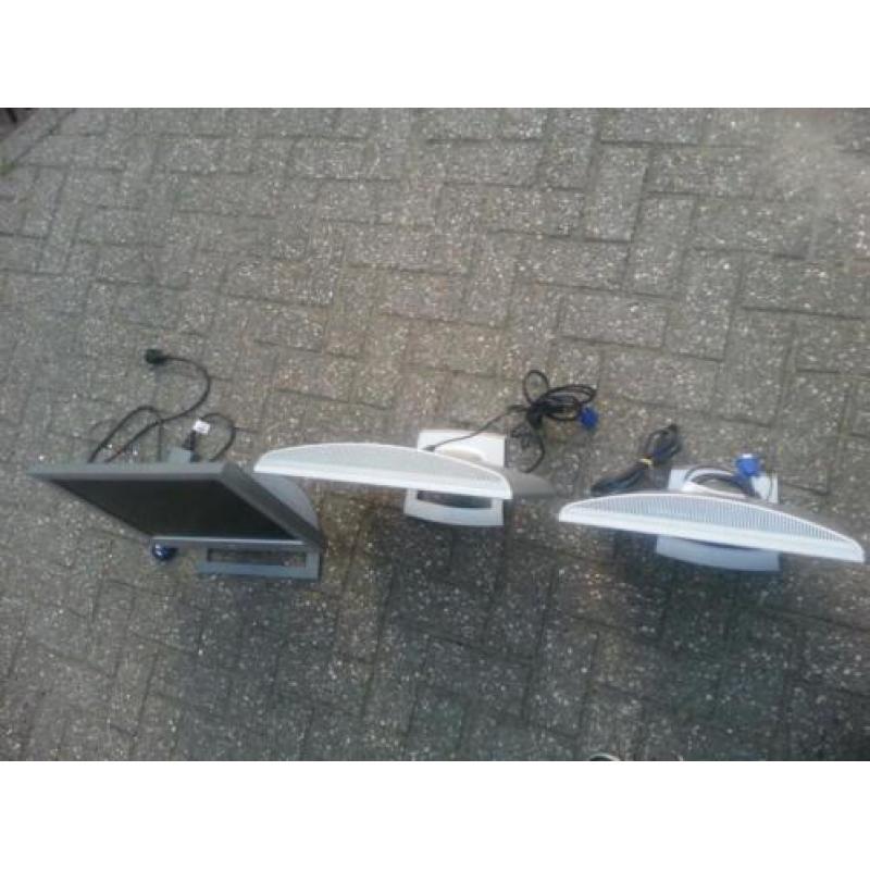 3 stuks medion computerschermen