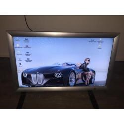 Narrowcasting scherm met ingebouwde pc. 40 inch .rvs lijst