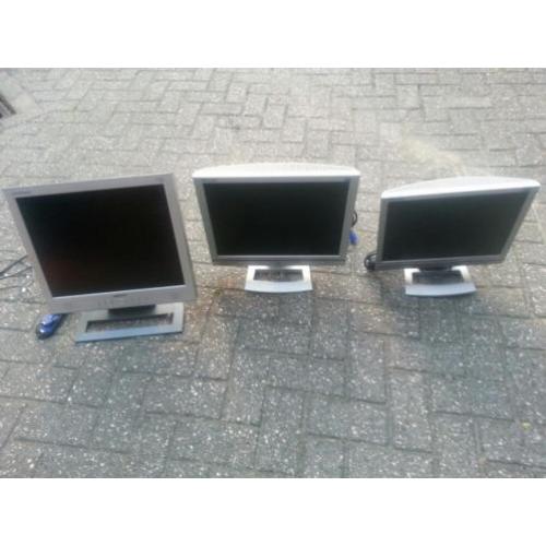 3 stuks medion computerschermen
