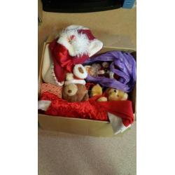doos met rode kerst accessoires