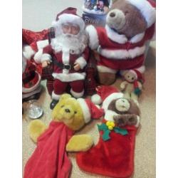 doos met rode kerst accessoires