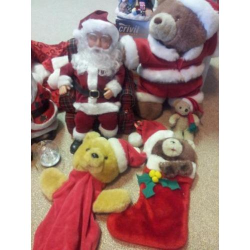 doos met rode kerst accessoires