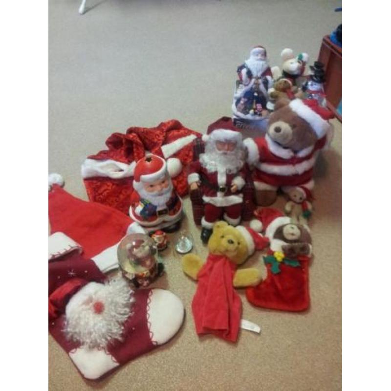 doos met rode kerst accessoires
