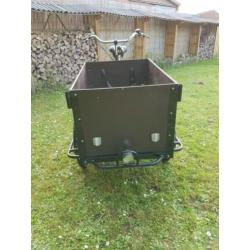 Bakfiets met afneembare huif en 3 versnellingen