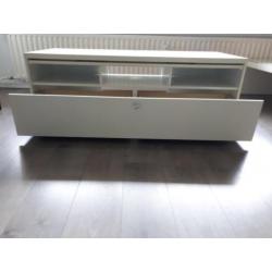 Strak wit tv meubel €30,00