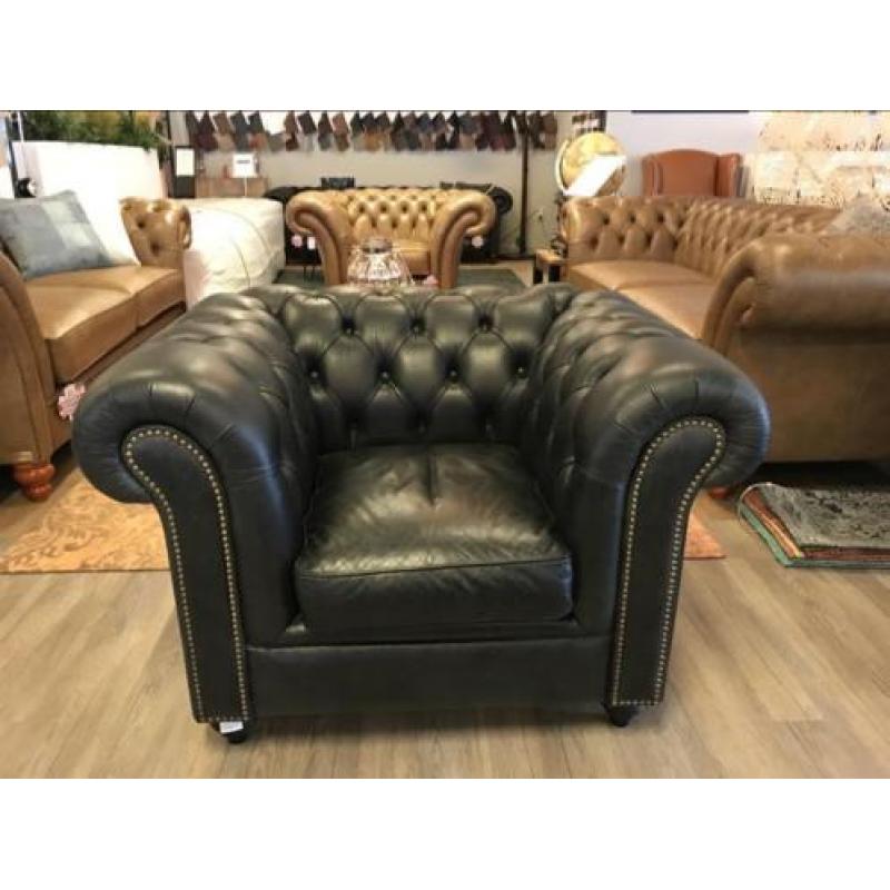 Stoere chesterfield clubfauteuil Zwart vintage leder