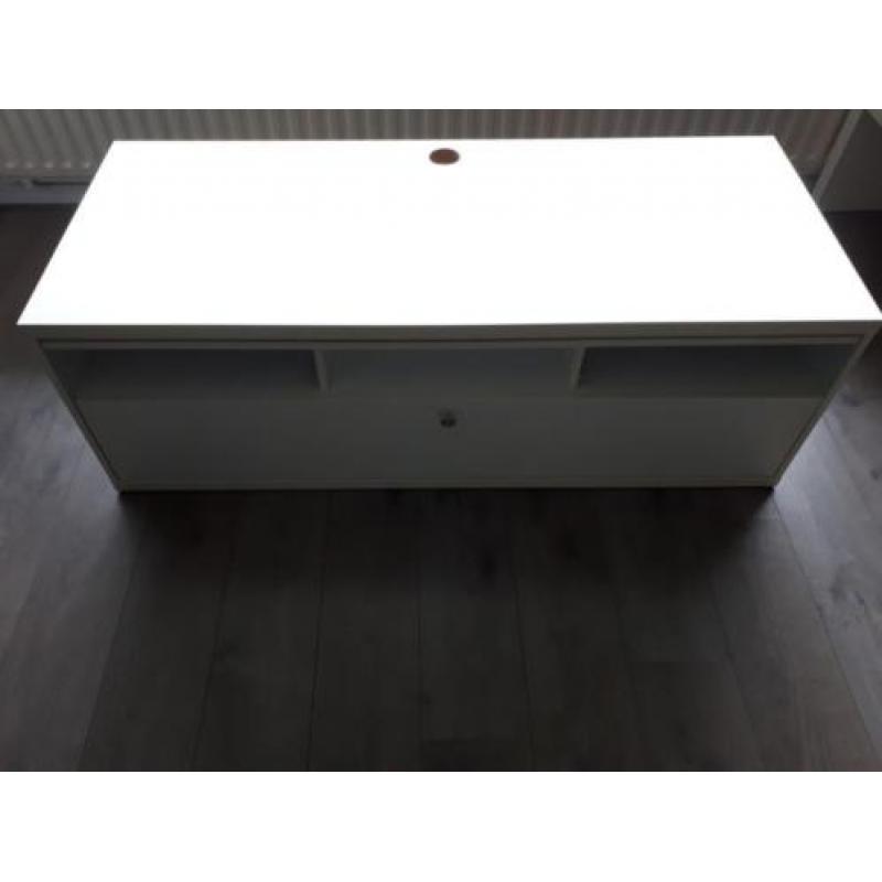 Strak wit tv meubel €30,00