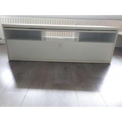 Strak wit tv meubel €30,00