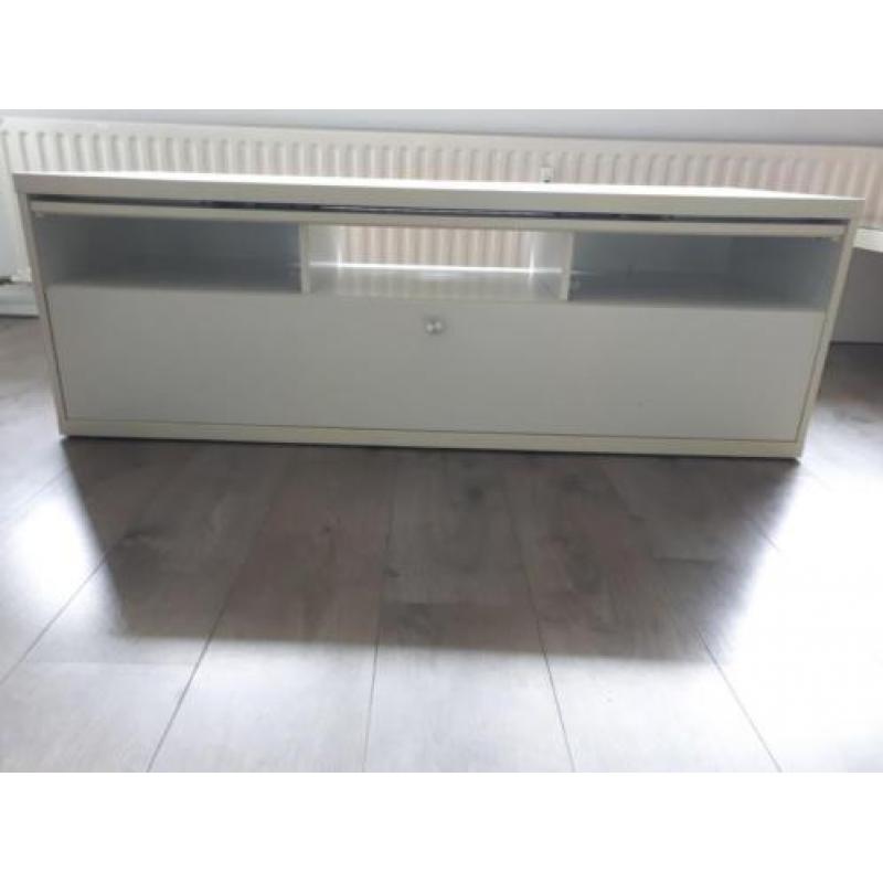 Strak wit tv meubel €30,00