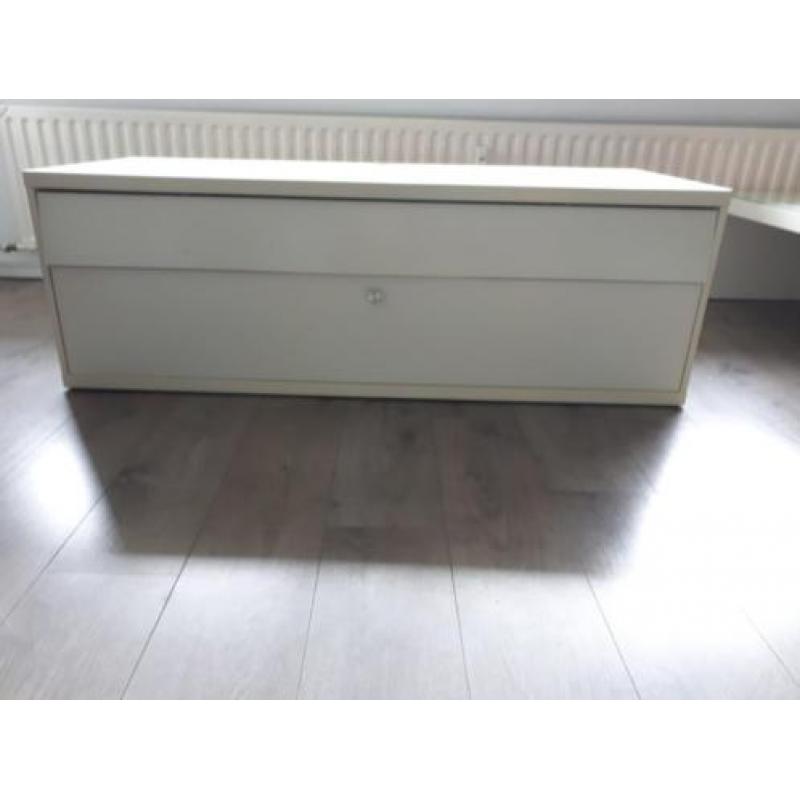 Strak wit tv meubel €30,00