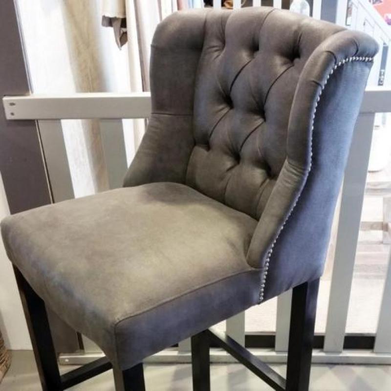 > HIER < Landelijke Barstoelen - capitonnering <