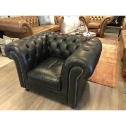 Stoere chesterfield clubfauteuil Zwart vintage leder