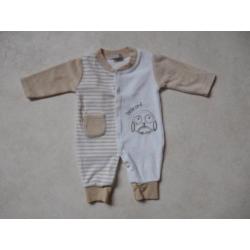 (D31) SALE! Wit/crème kruippakje