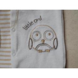 (D31) SALE! Wit/crème kruippakje