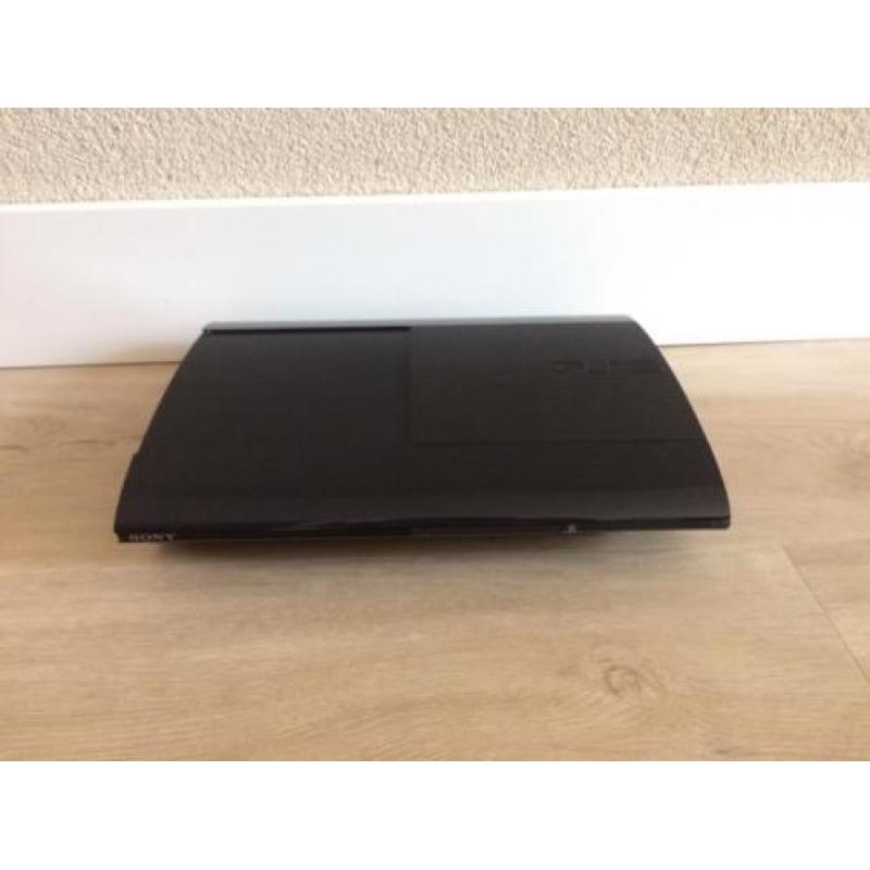 PlayStation3 super slim 1TB 4 controllers en 23 spellen