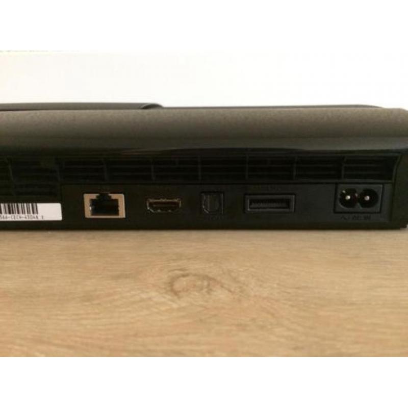 PlayStation3 super slim 1TB 4 controllers en 23 spellen