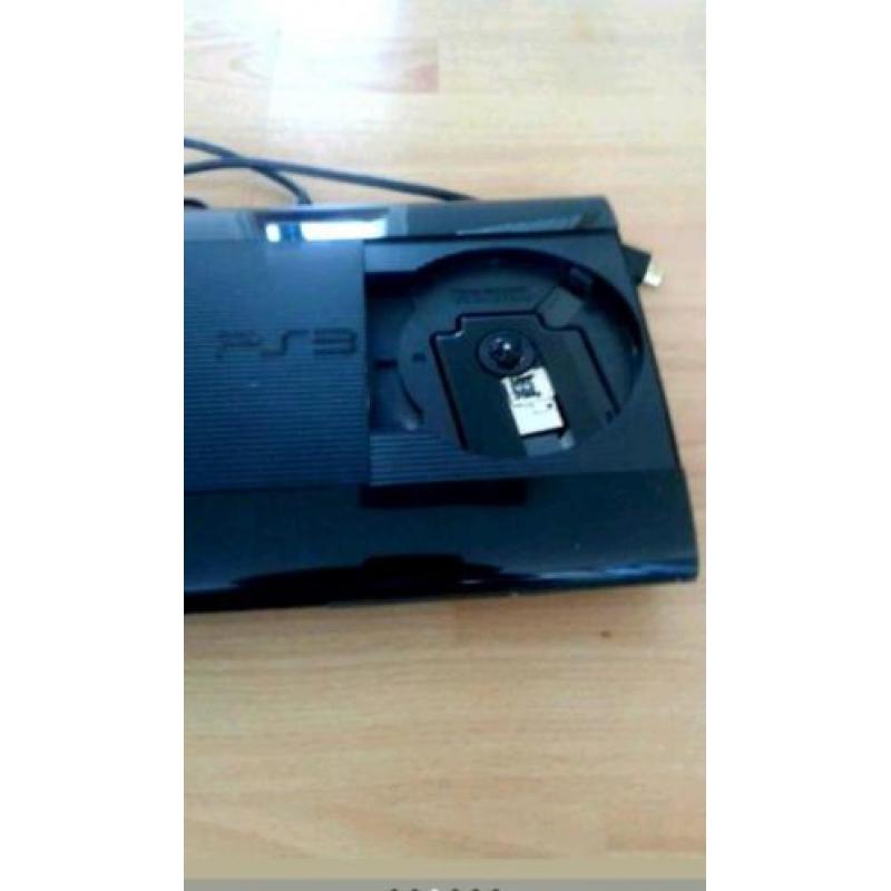 Ps 3 Slim 500 Gb.nieuw staat.met 2 controles.