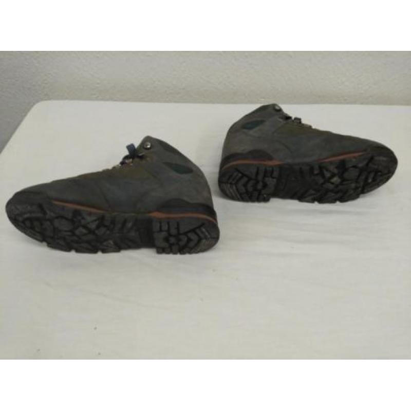 Stevige Aigle outdoor berg wandelschoenen maat 40.